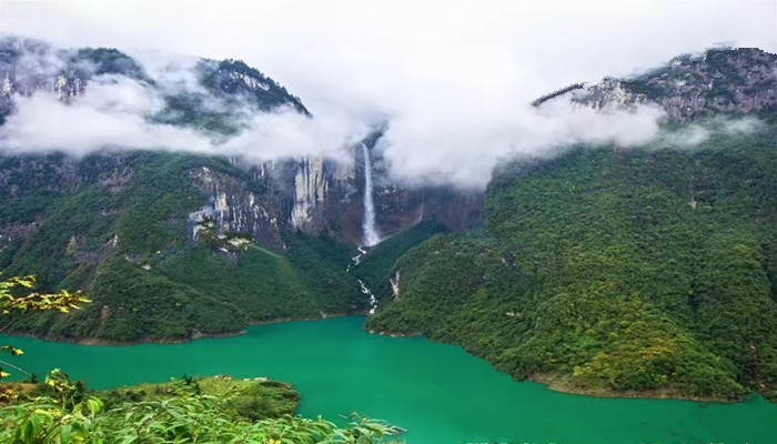 北京到恩施6日游,恩施大峡谷（云龙河地缝+七星寨）,清江大峡谷,清江蝴蝶崖,地心谷,土家女儿城