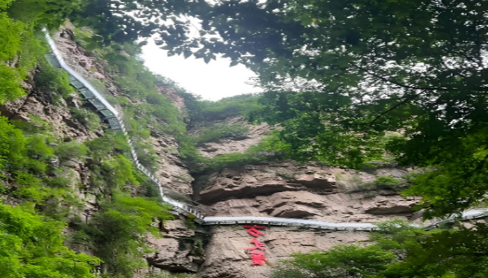 北京平谷团建旅游1日游 京东大峡谷+京东大溶洞一日游 平谷采摘草莓 主题团建