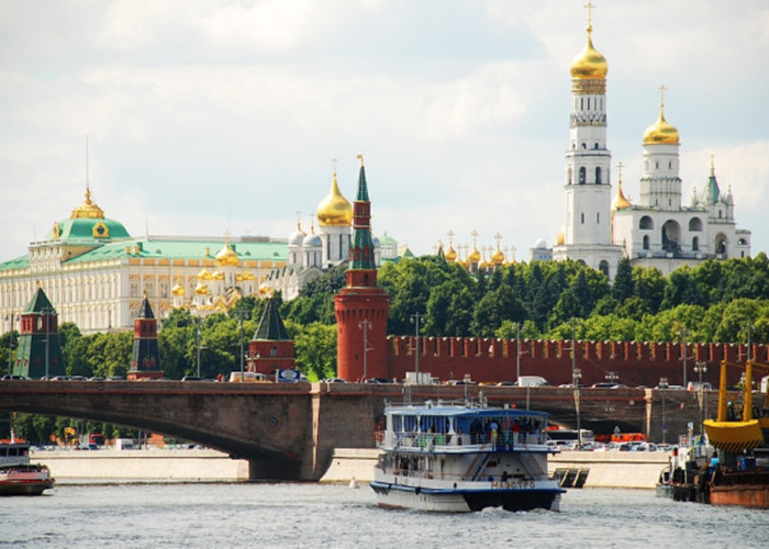 北京俄罗斯旅游纯玩8日游 红场/冬宫/夏宫/谢尔盖耶夫镇/察里津诺庄园/彼得保罗要塞/空中栈道/军港等/库兵卡坦克基地