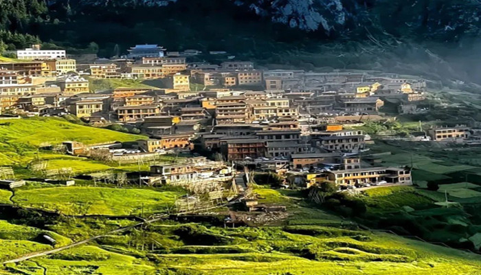 北京甘南旅游6日游 麦积山·净土寺·腊子口纪念碑·扎尕那·郎木寺·花湖·黄河九曲第一湾·桑科草原阿米贡洪牧场·拉卜楞寺·八坊十三巷·天水古城·伏羲庙