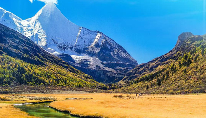 北京到稻城亚丁旅游8日游 成都·四姑娘山·墨石公园·色达·鱼子西·稻城亚丁·勒通古镇,真纯玩